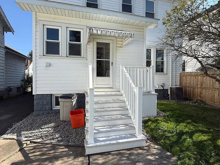 1804 Storrs Ave — Photo 36