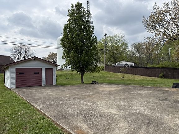 2nd image of 106 W Park Dr