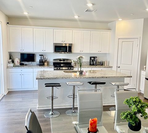 3rd image of 29145 Venice Pl