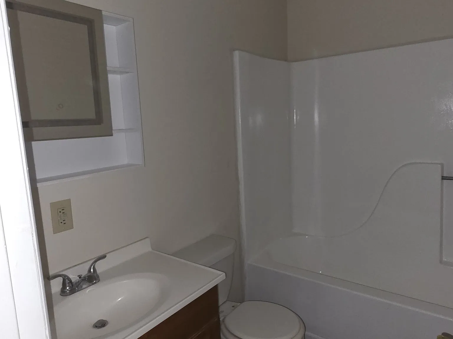 2 bed, 1.5 bath, $950 — Photo 2
