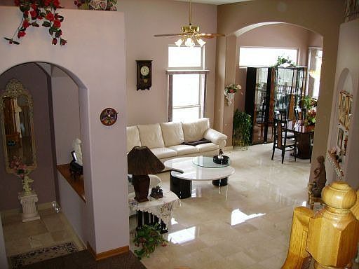 Great architectural details, arches, rounded corners,ledges & more!