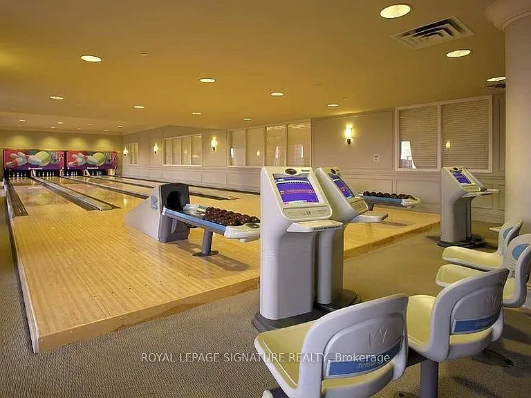 25 Kingsbridge Garden Cir #923 — Photo 26