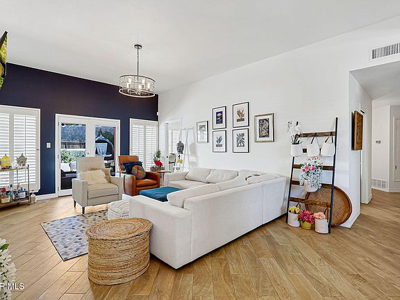 4th image of 904 Las Palmas Way
