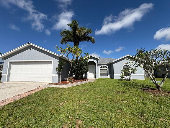 2nd image of 441 SE Starflower Avenue