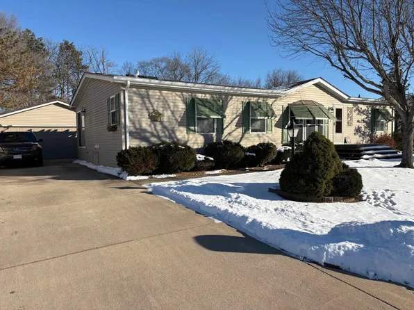 8535 Springwood Ct, Roscoe, IL 61073