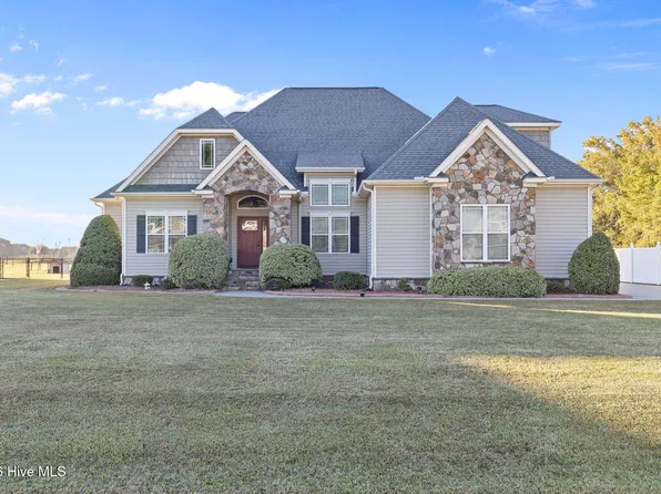 205 Summerfield Drive, Pikeville, NC 27863