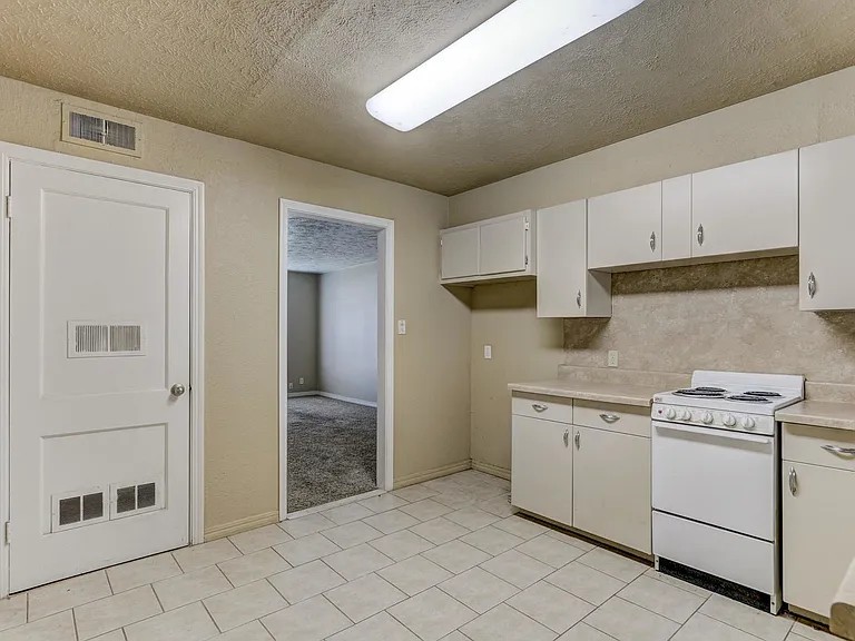 4172 NW 23rd St — Photo 20