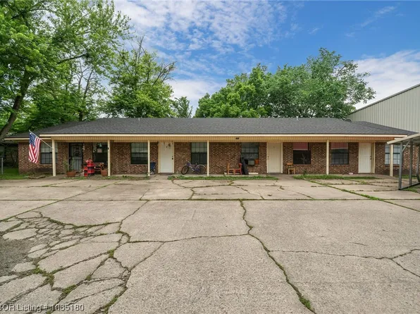 203 S Boone St, Lavaca, AR 72941