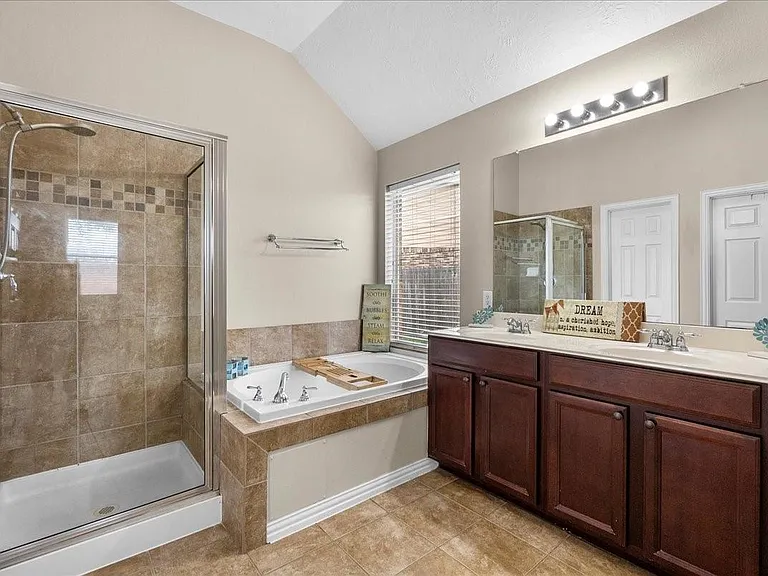 2120 Red Timber Ct — Photo 29