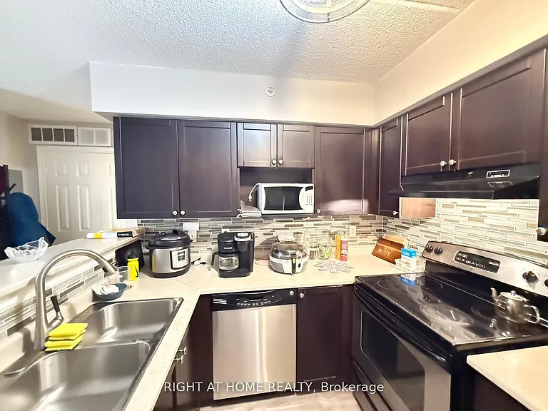 1340 Main St E #206 — Photo 12
