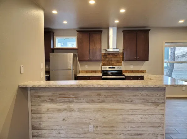415 Patterson Ave #11, Cascade, ID 83611