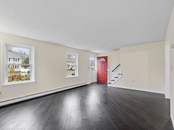 5R Philip Road #Right - R, Derry, NH 03038