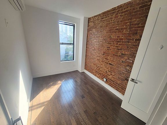 3rd image of 36 W 119th St #8