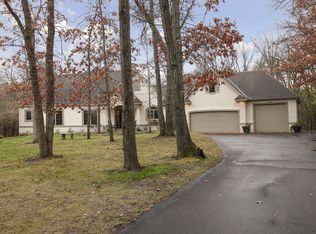 3 Red Forest Way, North Oaks, MN 55127