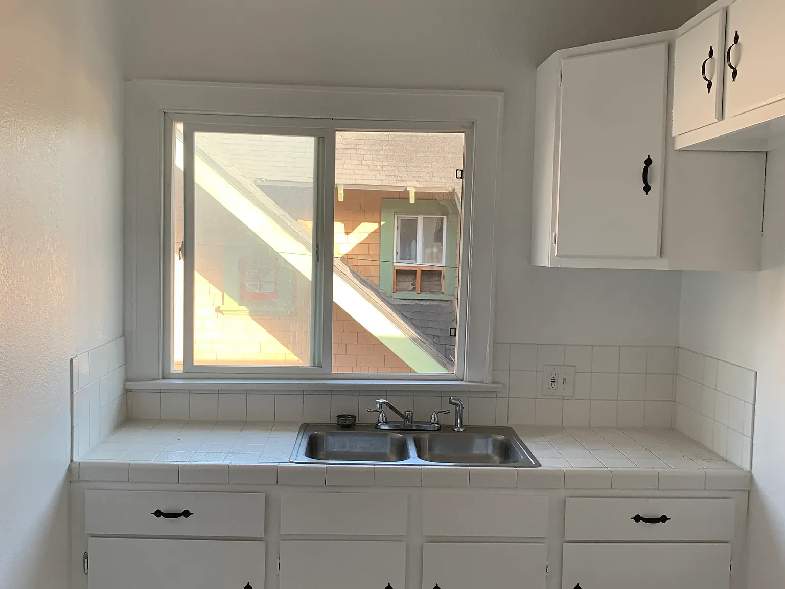 3 bed, 1200 sqft, $2,995 — Photo 4