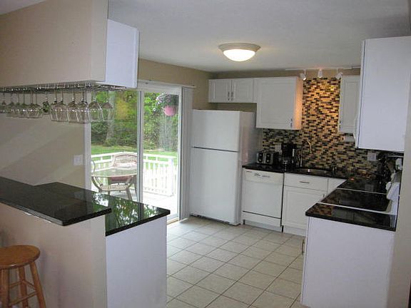 5th image of 168 Lakeshore Dr