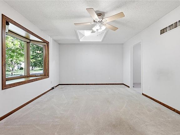 5th image of 16311 McKinley St
