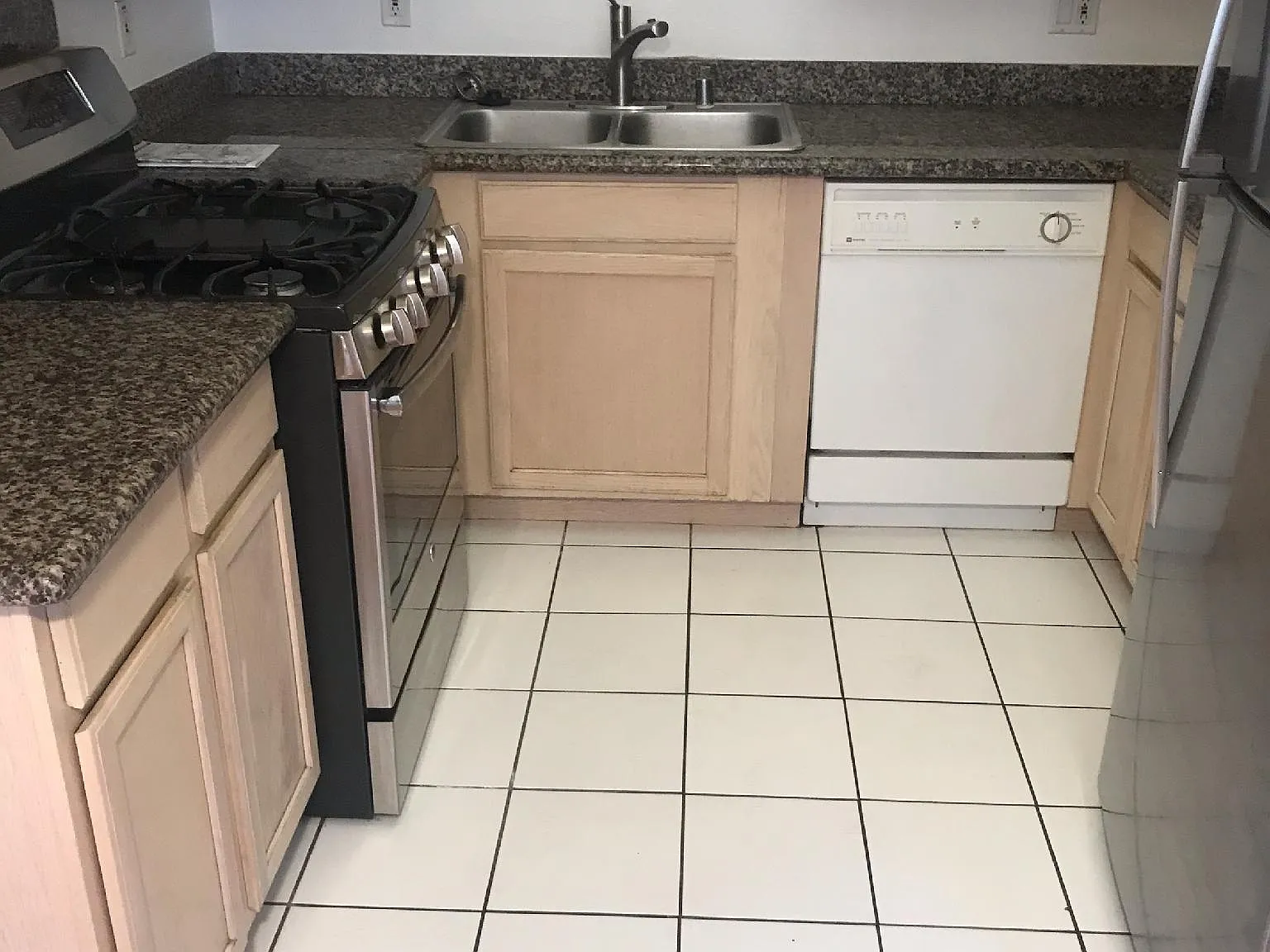 2 bed, 1050 sqft, $3,000 — Photo 4