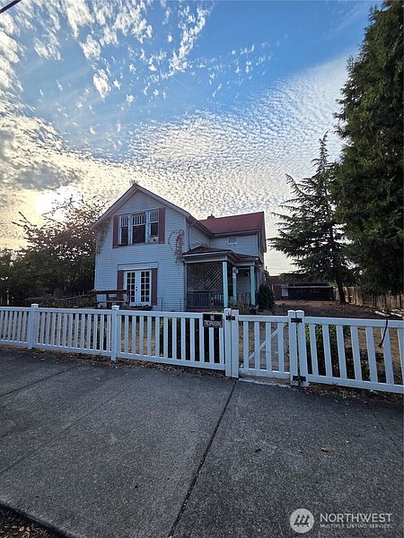 3rd image of 111 Calistoga Street E