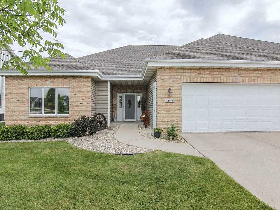 1st image of 1045 Drumlin Dr #8
