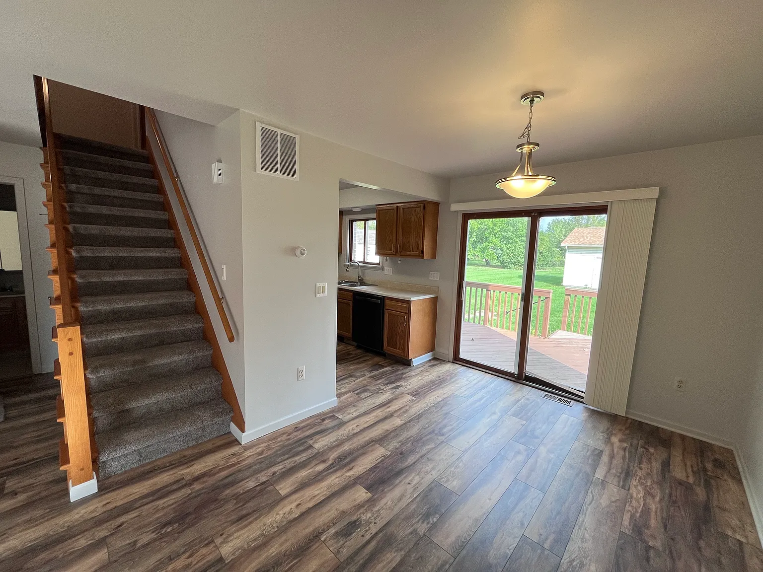 3 bed, 1.5 bath, 1310 sqft, $1,650 — Photo 3