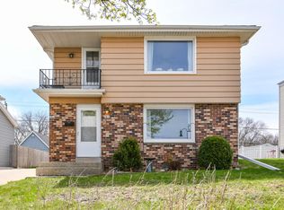 1917 E Hillcrest Ave, Milwaukee, WI 53207