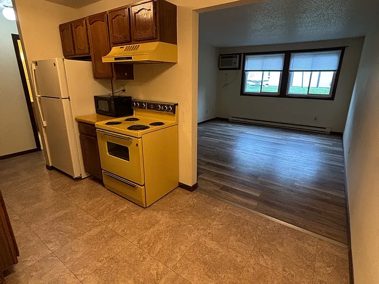 777 Laurel St — Photo 9