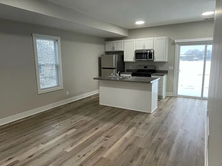 2093 Dowd St — Photo 5