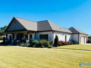 27 Greystone Pass, Guntersville, AL 35976