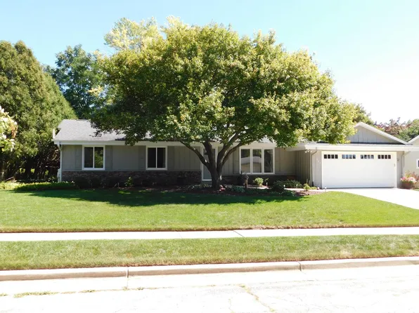 542 Greenfield DRIVE, Grafton, WI 53024