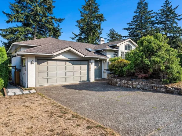 4205 Wakefield Pl, Saanich, BC V8N 6E6