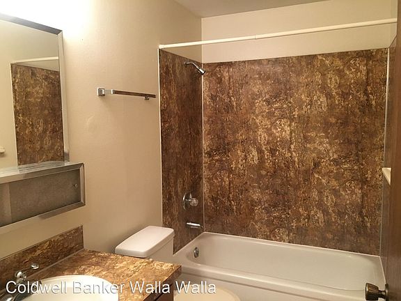 3rd image of 231 NE Birch Ave APT 11