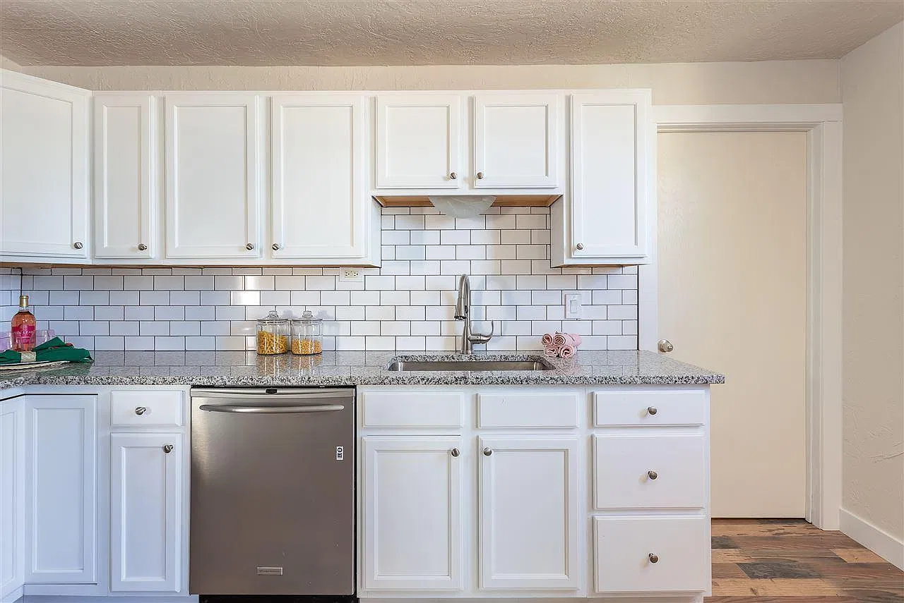 3 bed, 1670 sqft, $1,925 — Photo 2
