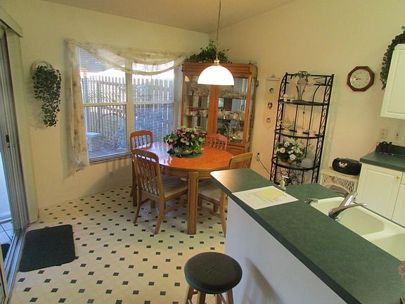 Kitchen eating area