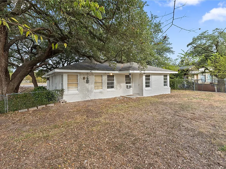 206 George Bush Dr E — Photo 14