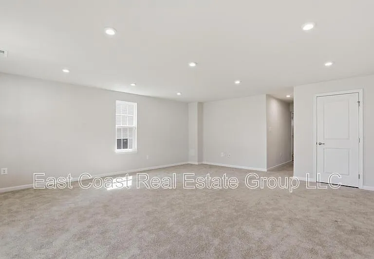 105 Dripping Spring Dr — Photo 16