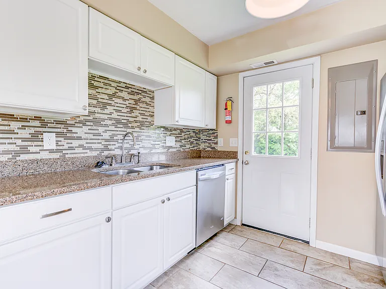 13 W Chestnut St — Photo 9