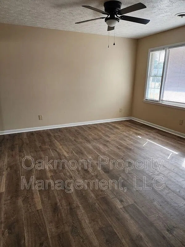3 bed, 1.5 bath, 1015 sqft, $1,250 — Photo 3