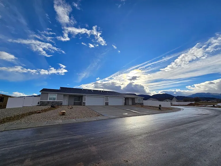 3939 Hawks Landing Loop — Photo 1