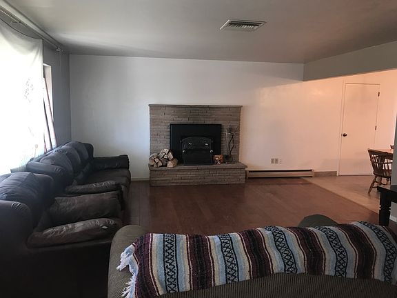 3rd image of 1412 Downs Dr