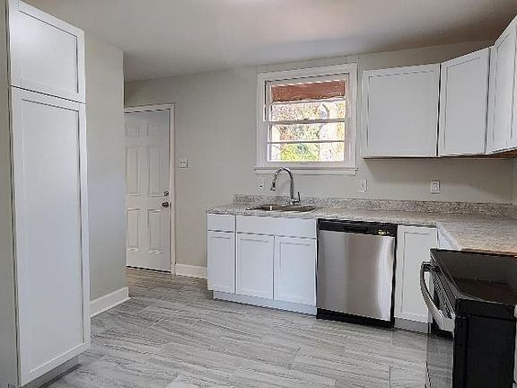 3rd image of 14 Forestwood Dr