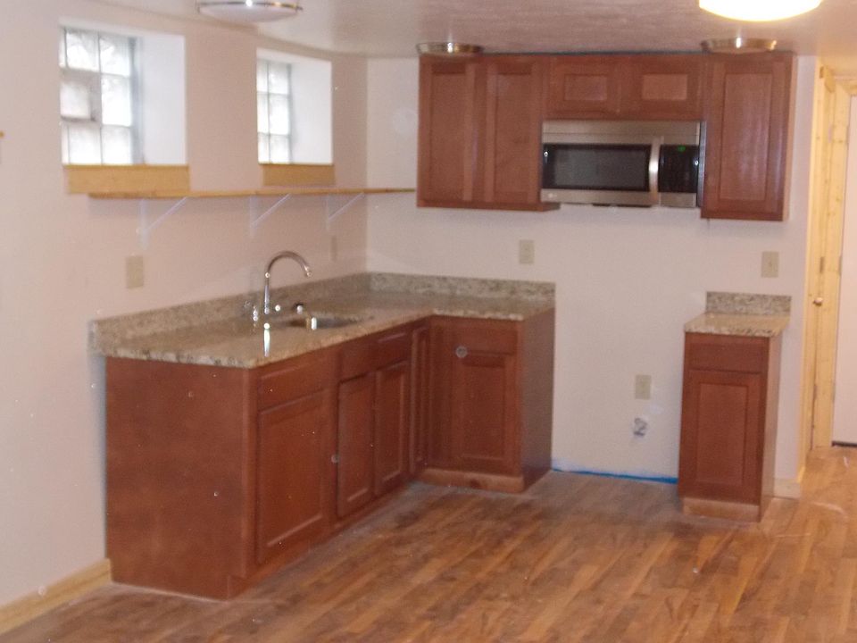 2nd image of 5519 Pearl Rd #3