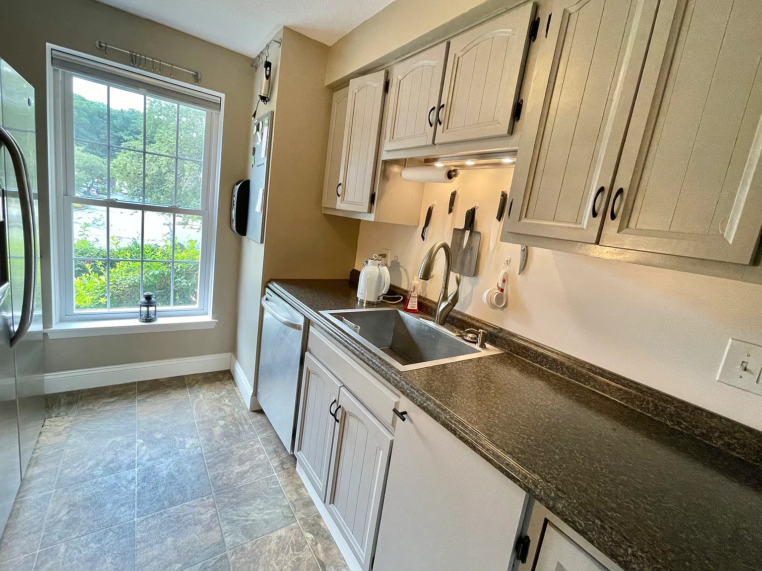 2 bed, 1.5 bath, 1054 sqft, $3,000 — Photo 3