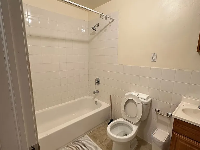 437 N Wiota St — Photo 30