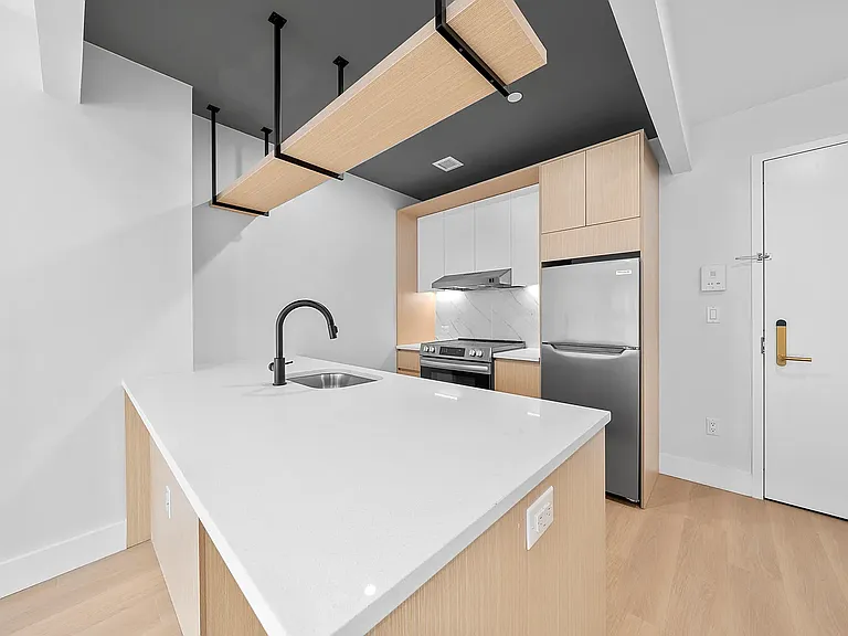 77-63 Vleigh Pl #204 — Photo 3