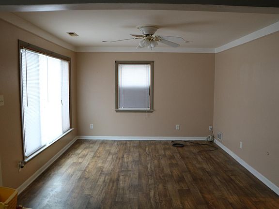 4th image of 1404 E Goulson Ave