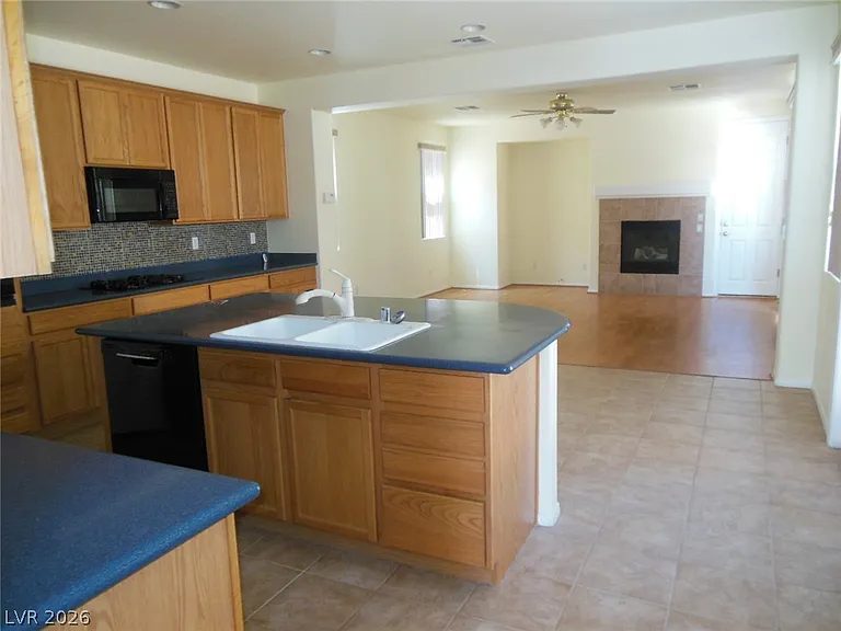 2423 Carnegie Hall St — Photo 7