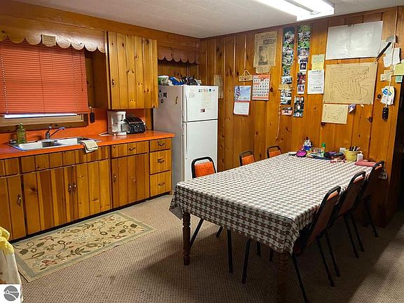 5th image of 2943 Lakeshore Dr