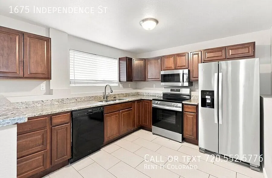 **Fresh Price Drop & Move-in Special offer Charming 2BD/1BA Lower Unit with Oversized Backyard in... — Photo 2