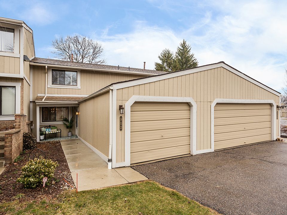 1st image of 902 Williamsburg Ct #1